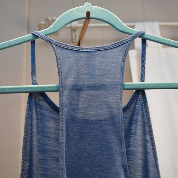 SOLD - NWT Under Armour Threadborne Tank - Picture 4 of 12